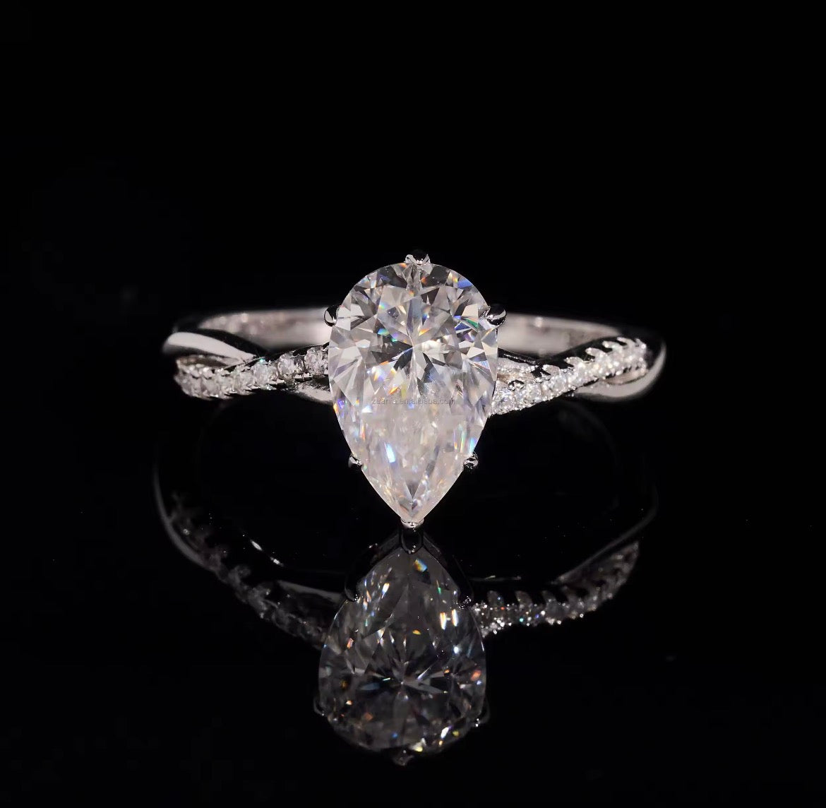 VVS1 Pear Cut Knot Ring